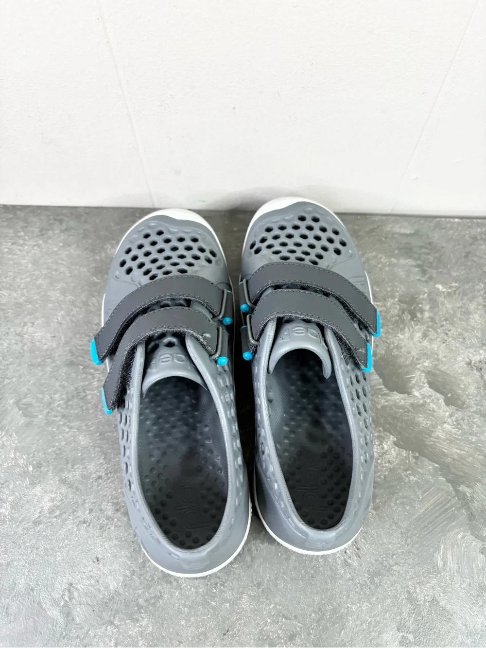 Plae mimo sneakers water shoes Velcro boys unisex size 2 youth